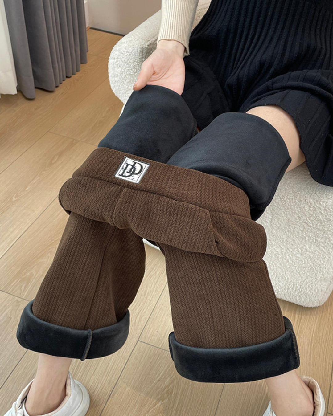 Széles szárú, fleece bélésű, csíkos nadrág