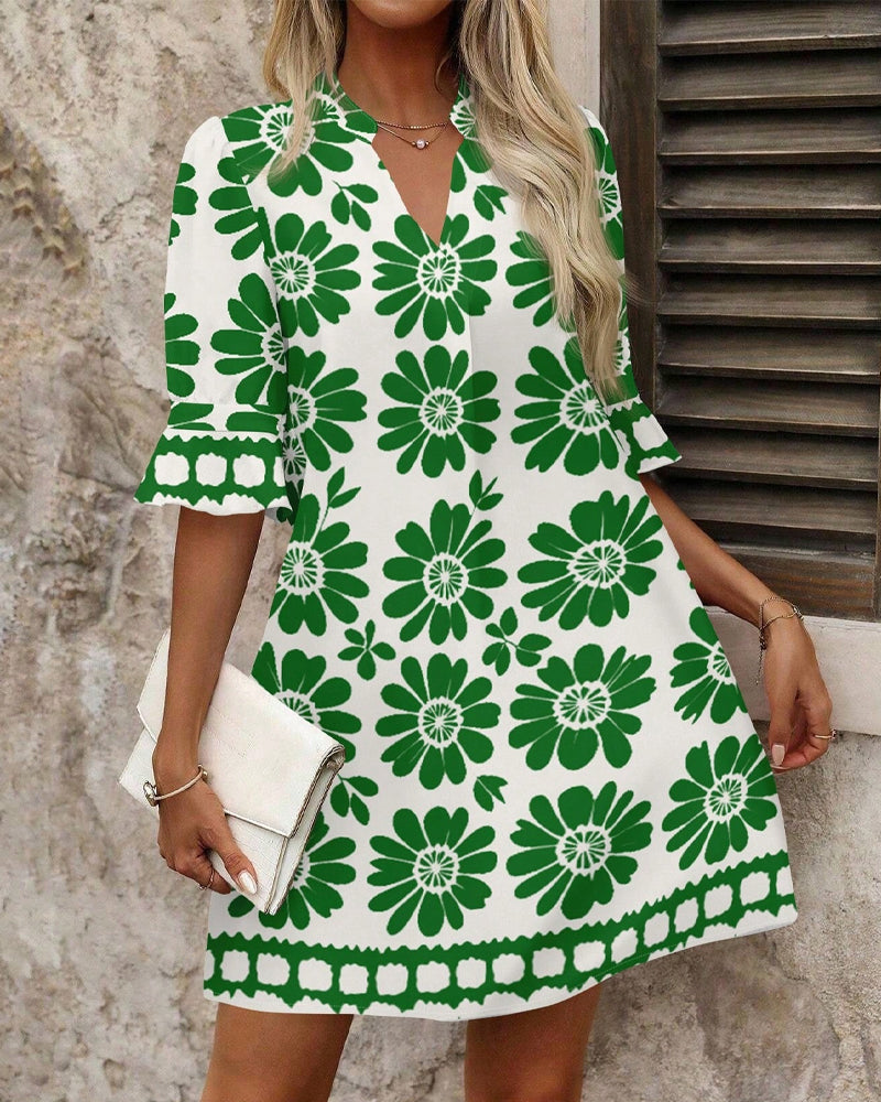 Elegáns, egyszerű virágmintás ruha
