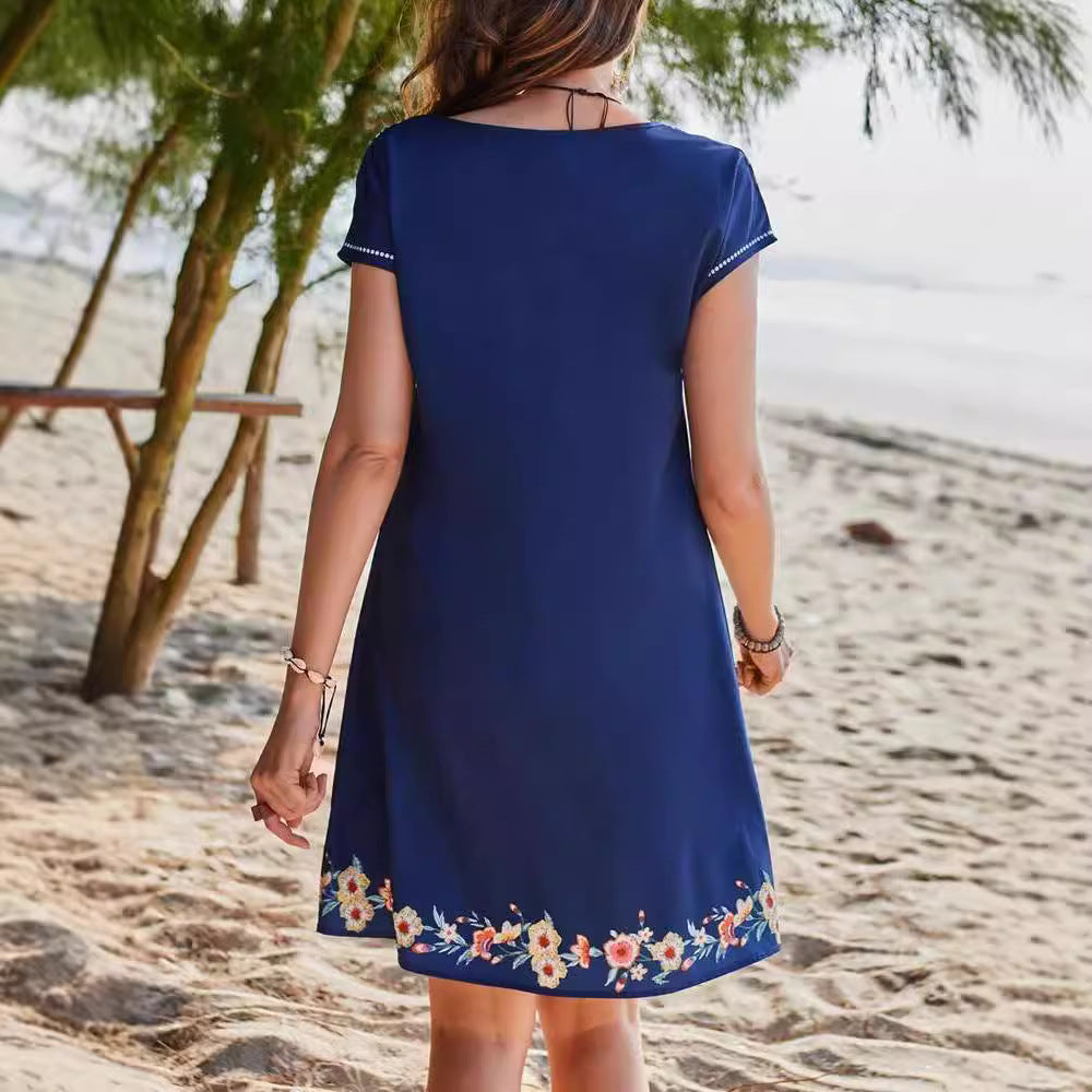 Női mintás ruha V-nyakkal