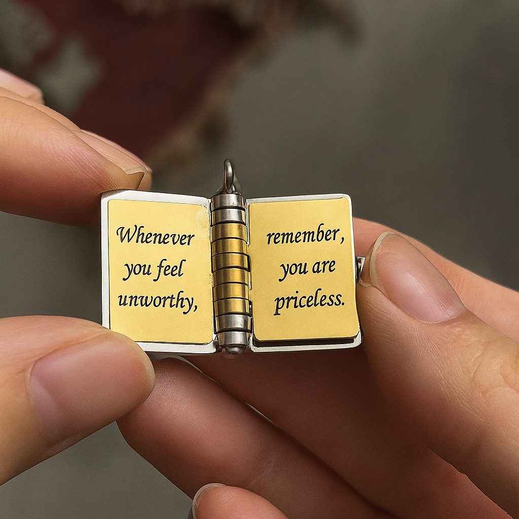 Könyv ihlette nyaklánc