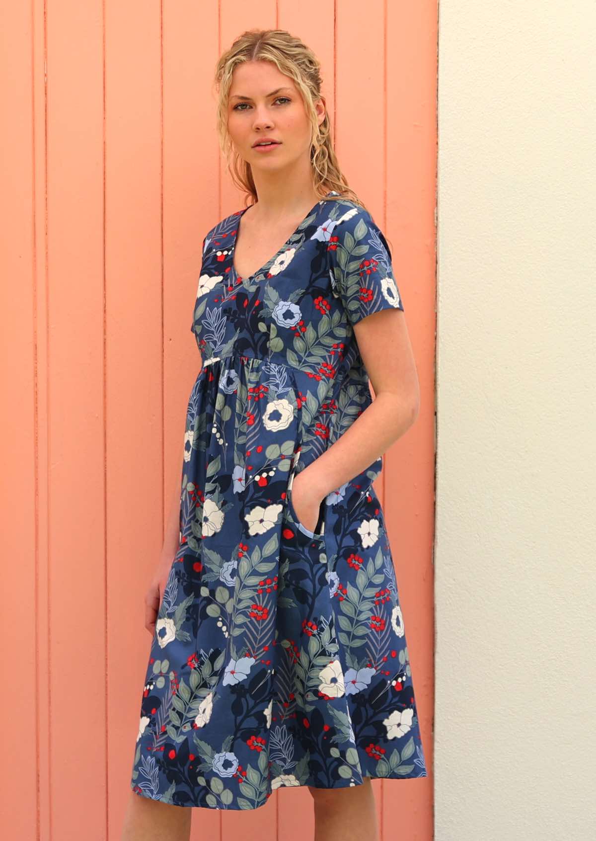 Virágmintás, rövid ujjú ruha