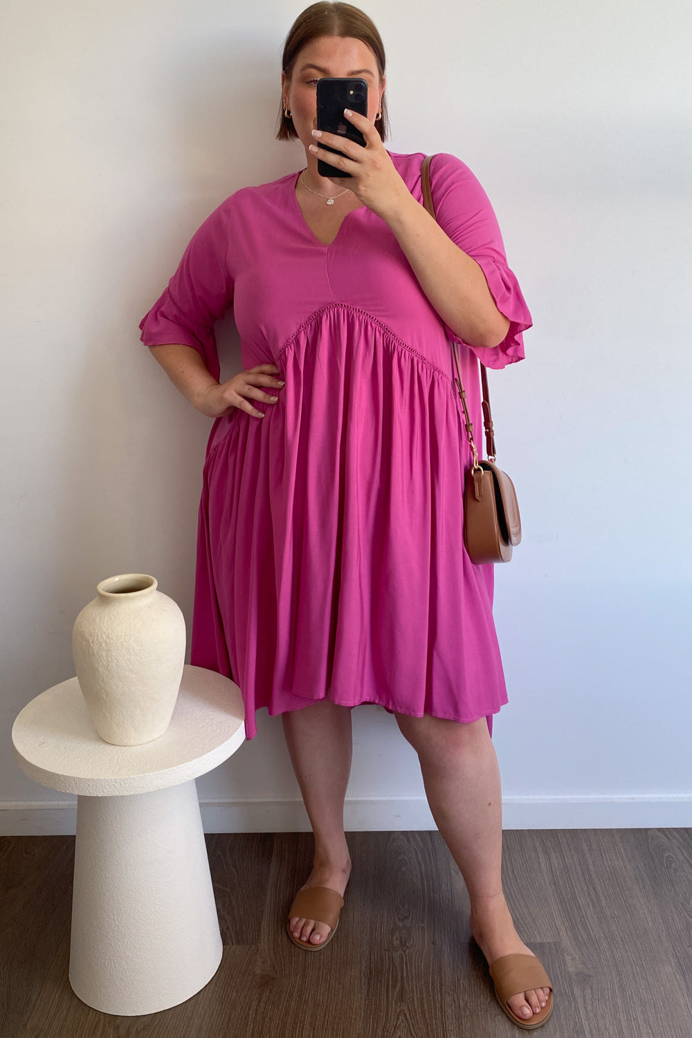 V-nyakú egyszínű laza ruha