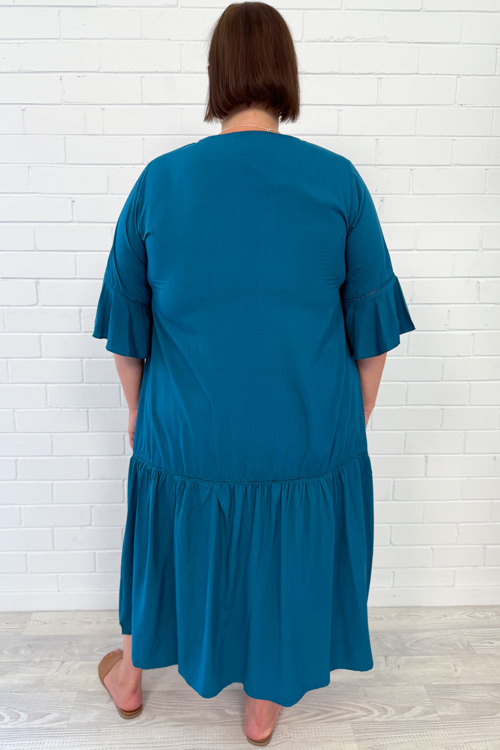 V-nyakú egyszínű laza ruha