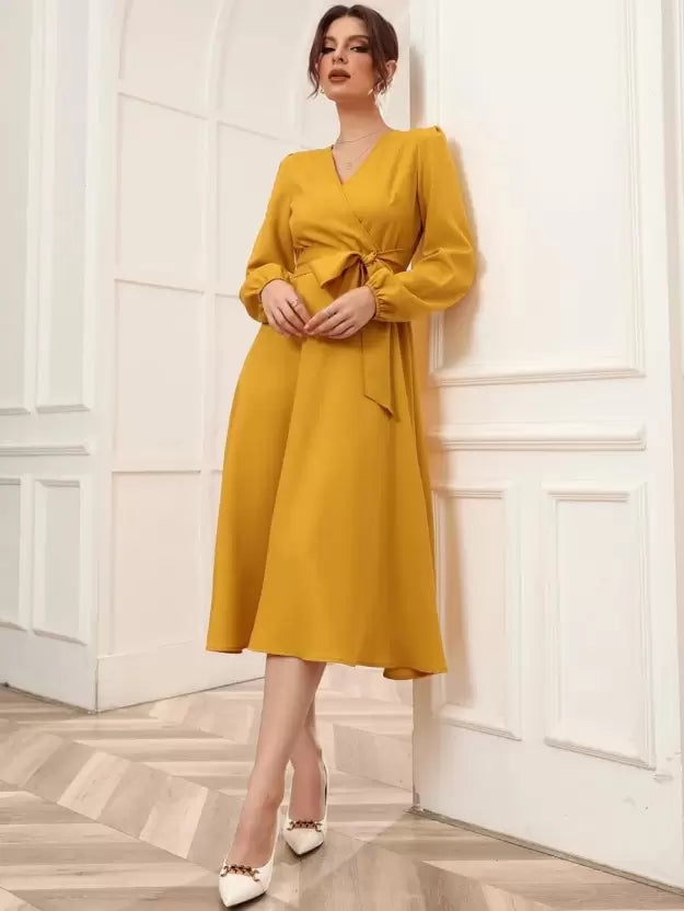 Elegáns A-vonalú átlapolt ruha