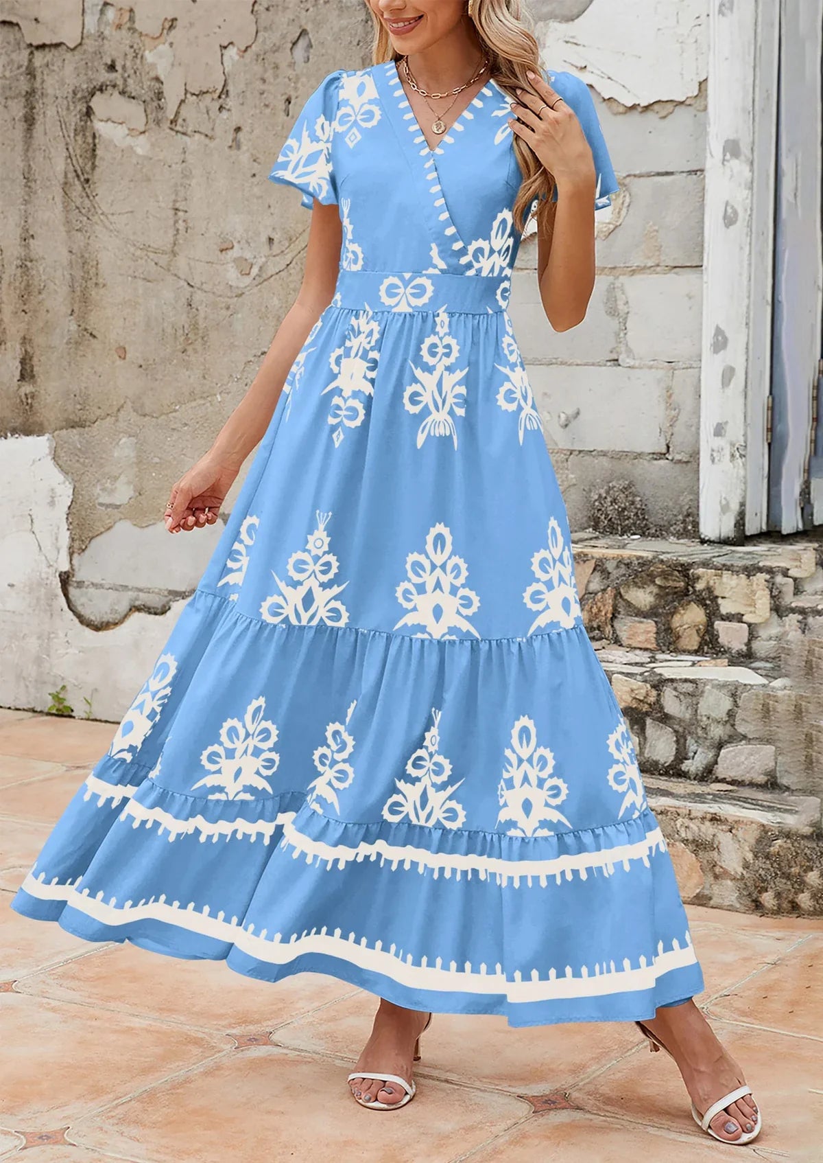 Új, V-nyakú, virágmintás ruha