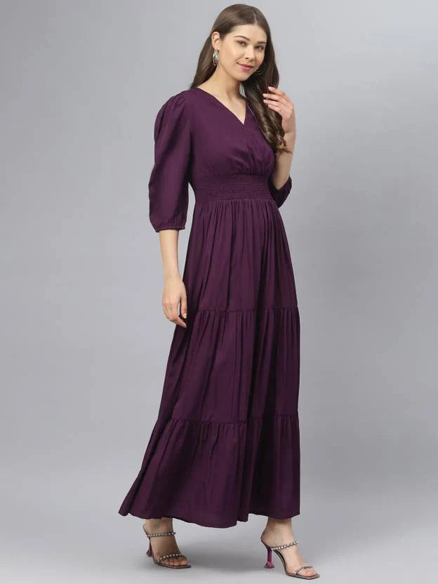 Nyári V-nyakú derekú ruha