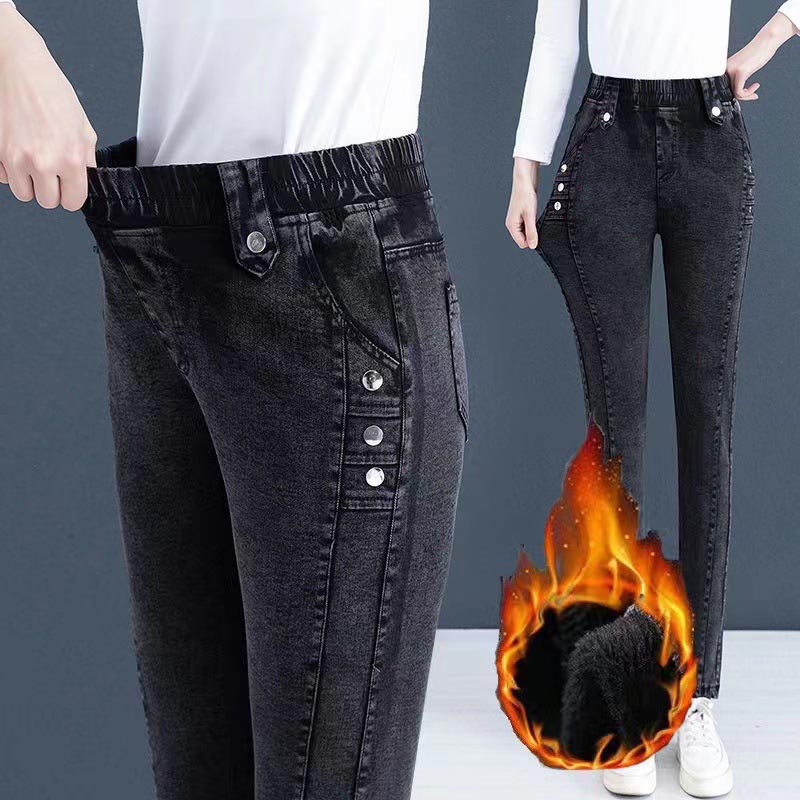 2024 Őszi és téli új vastagodó modellek női skinny farmer