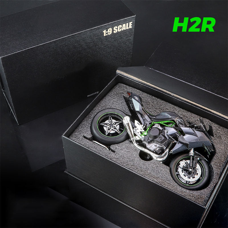 Motorkerékpár modell 1:9 méretarányban