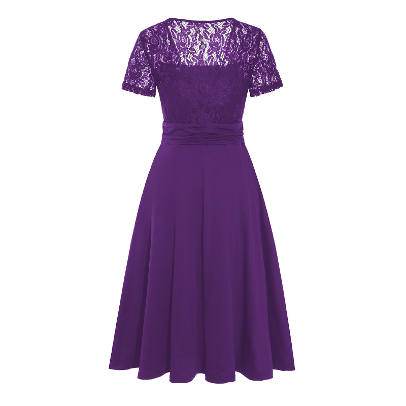 Női ruha V-nyakkal és derekat kiemelő részletekkel