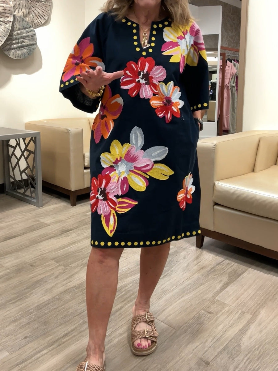 Virágmintás, hasított, háromnegyedes ujjú ruha