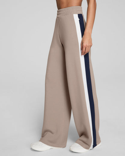 AirEssentials Colorblock széles szárú melegítőnadrág