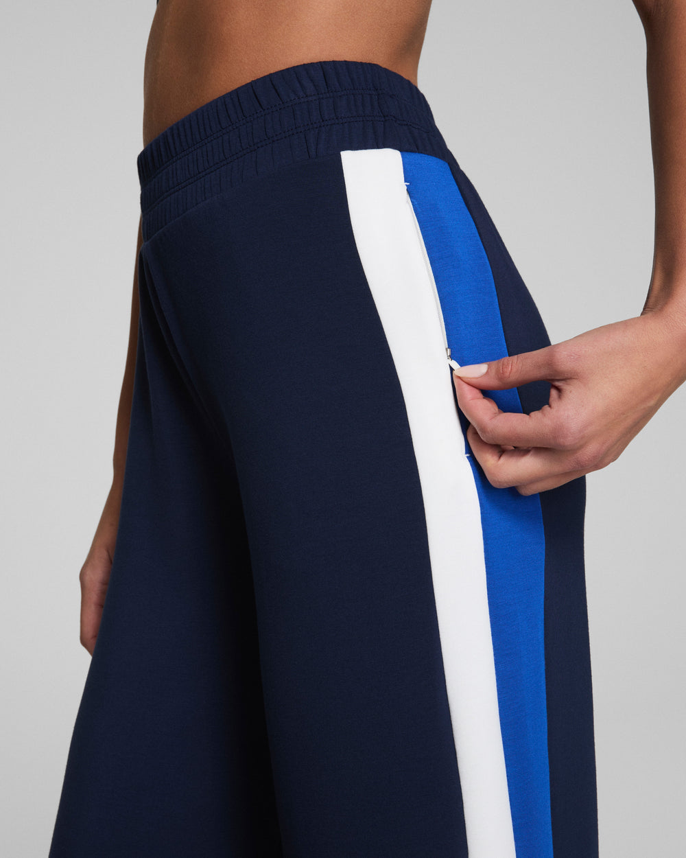 AirEssentials Colorblock széles szárú melegítőnadrág