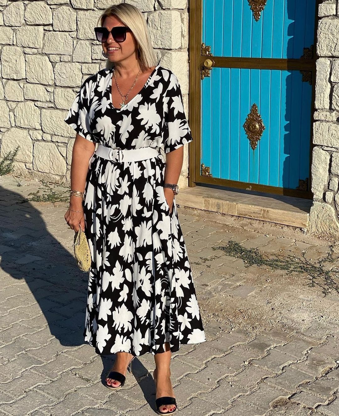 Lezser virágmintás V-nyakú maxi ruha