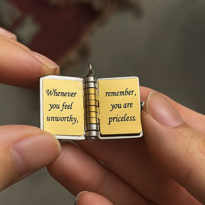 Könyv ihlette nyaklánc