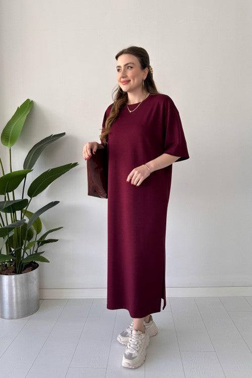 Új, bő, egyszínű, középhosszú, térdig érő, hasított pólóruha