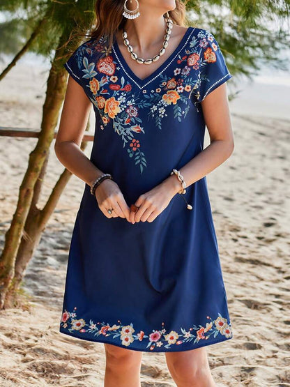 Női mintás ruha V-nyakkal