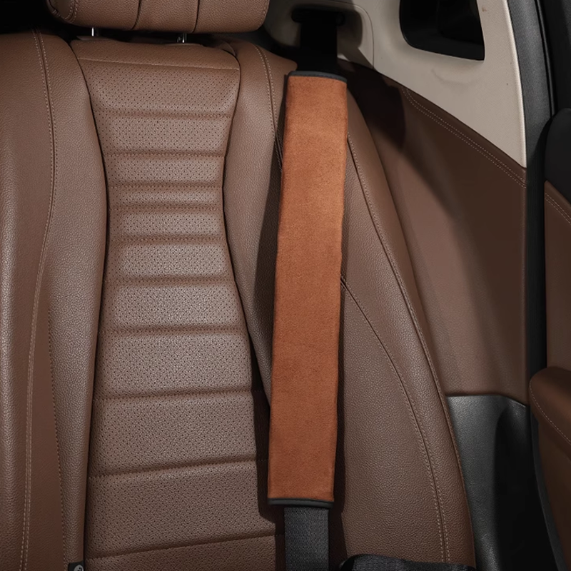 Selyembőr biztonsági övvédő - nyakvédelemmel és logóval ellátott opció（2 darab）