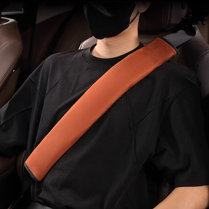 Selyembőr biztonsági övvédő - nyakvédelemmel és logóval ellátott opció（2 darab）