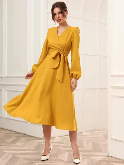 Elegáns A-vonalú átlapolt ruha