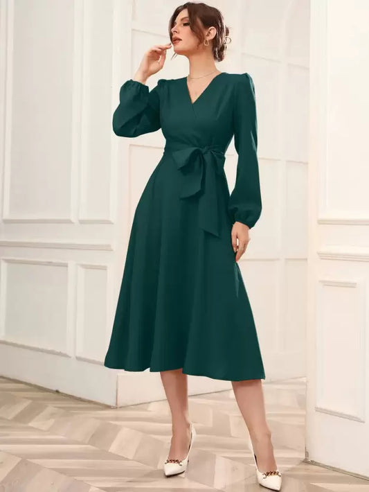 Elegáns A-vonalú átlapolt ruha