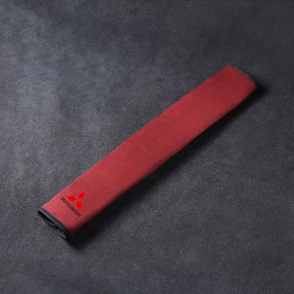 Selyembőr biztonsági övvédő - nyakvédelemmel és logóval ellátott opció（2 darab）