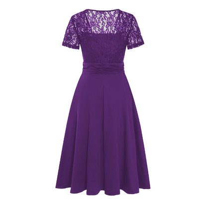 Női ruha V-nyakkal és derekat kiemelő részletekkel