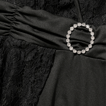 Női ruha V-nyakkal és derekat kiemelő részletekkel