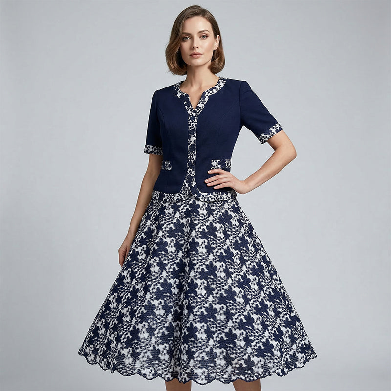 🔥(S–5XL)💎 40% KEDVEZMÉNY!  👗💙 Elegáns virágmintás A-vonalú ruha – kétrészes hatású, sötétkék és fehér, gyűrődésálló